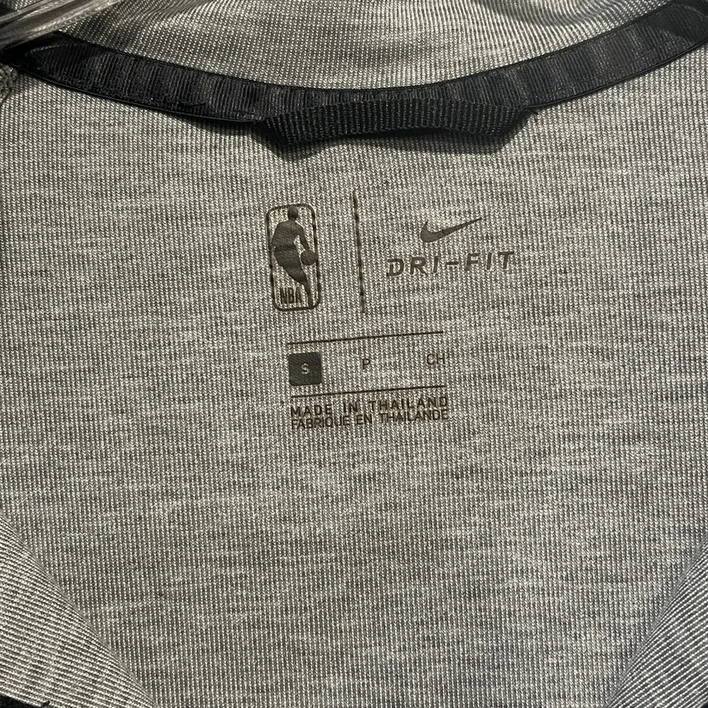 Nike Cleveland Cavaliers Hoodie Mens Small Gray NBA Showtime Dri-FIT 940868-032
